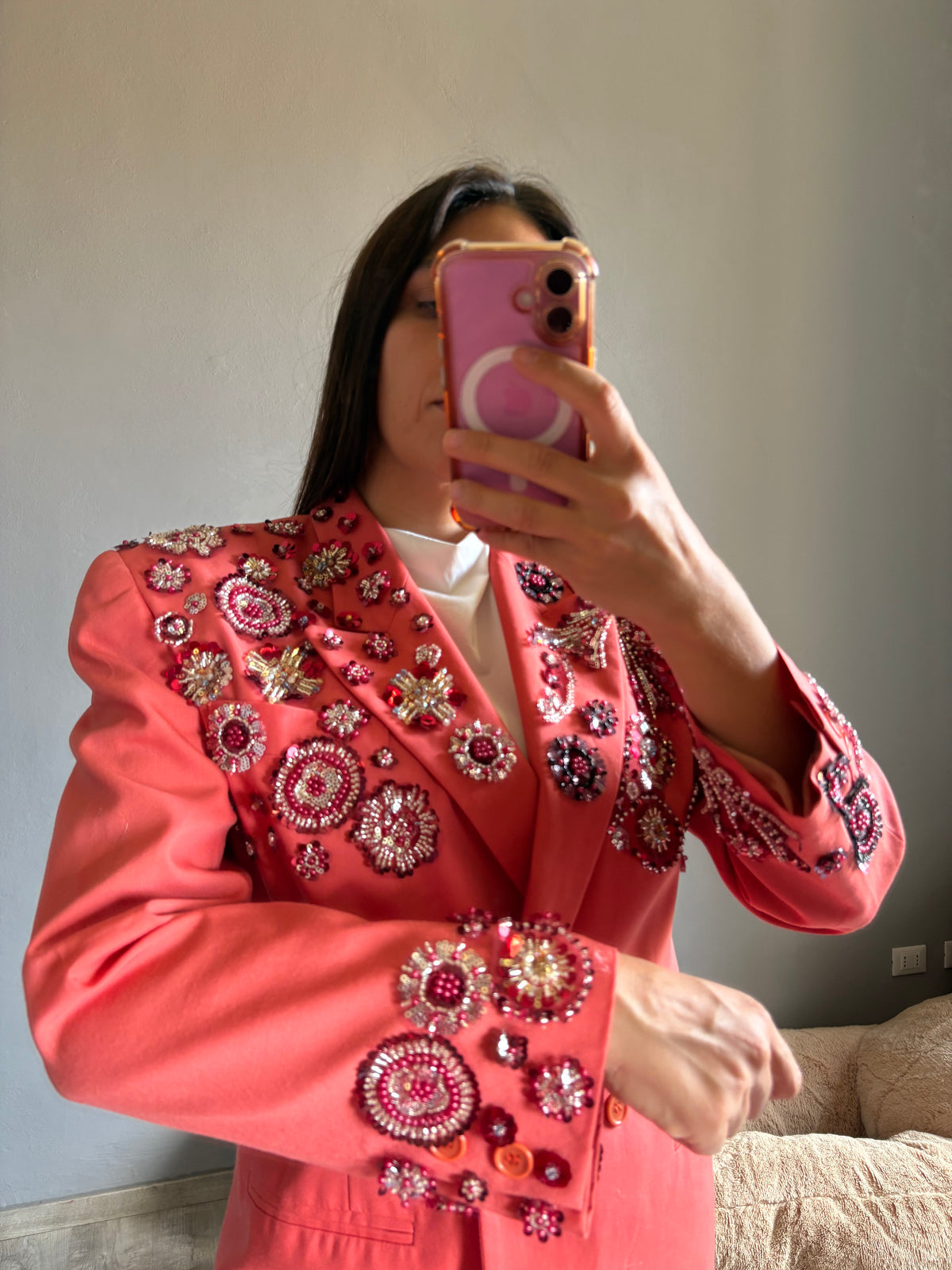 Blazer corallo doppiopetto con pietre gioiello